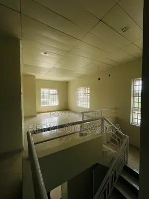 4bdrm Duplex in Chevron for rent