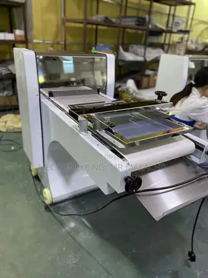 Bread Molder Machine / Electric Bakery Dough Roller Machine