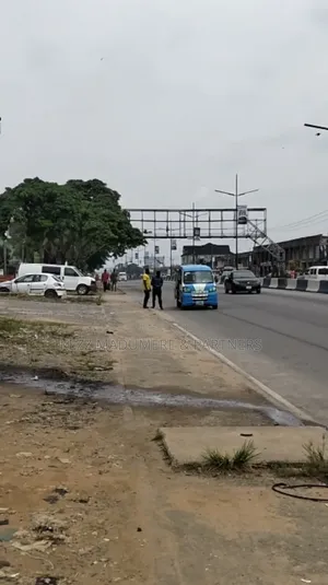 For Sale : 41⁄2 Plots on Aba Road Port Harcourt