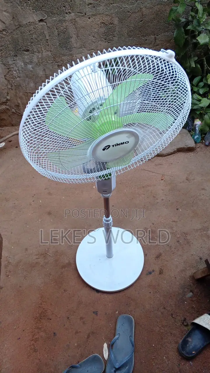 Timmo 16” Rechargeable Solar Fan