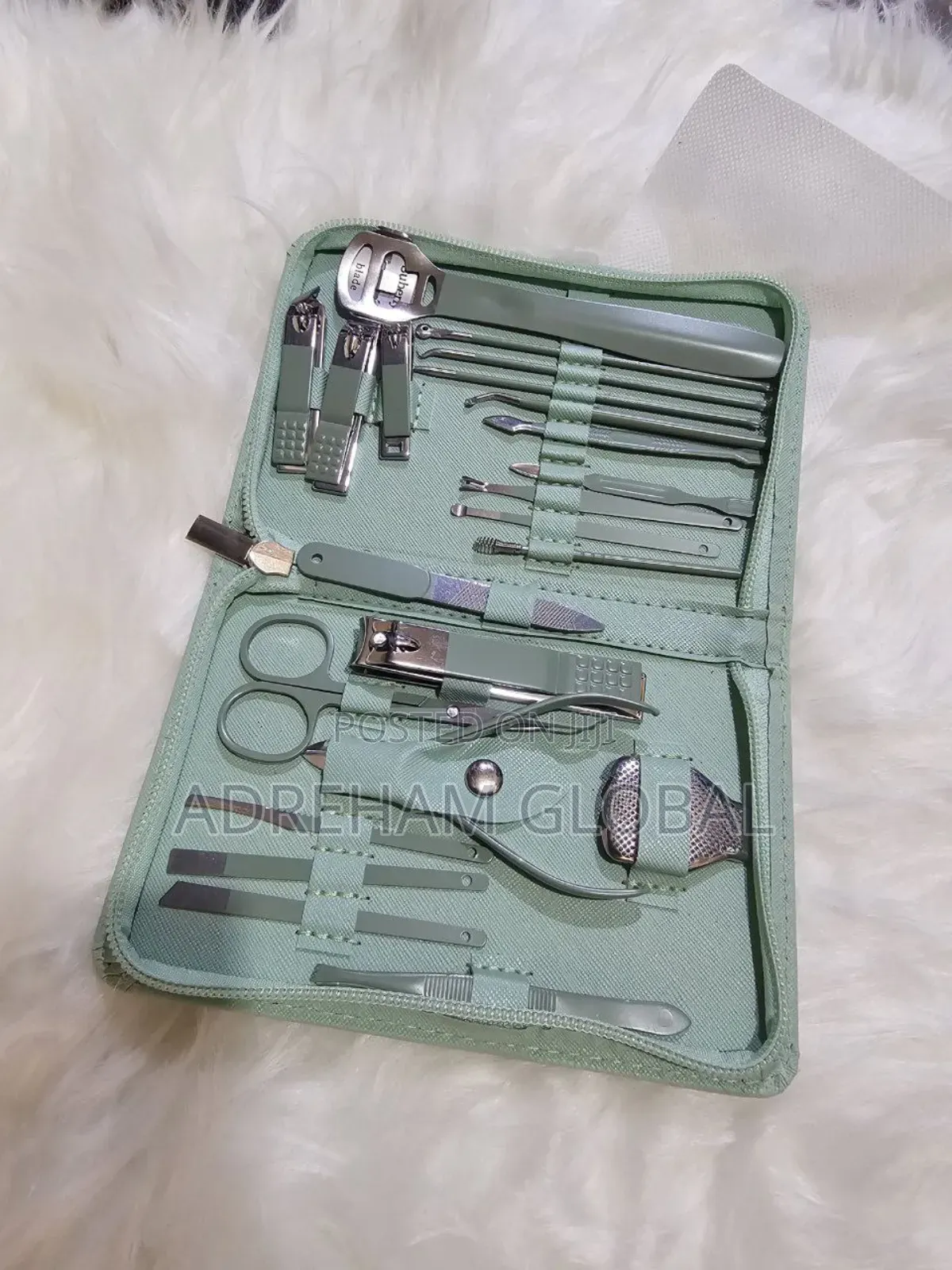 Manicure Set /Make Up Kit