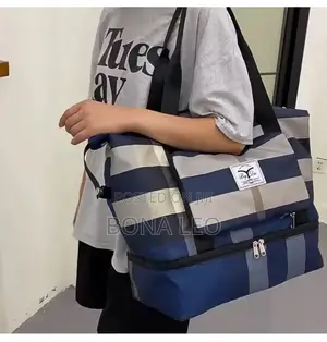 Beautiful Designed Water Proof Traveling Handbag