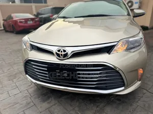 Toyota Avalon XLE Plus Sedan FWD (3.5L 6cyl 6A) 2017 Gold