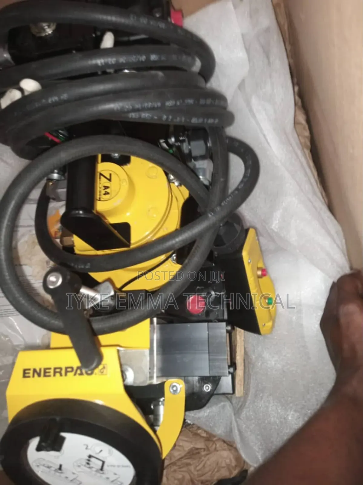 Enerpac Air Hydraulic Torque Pump Machine