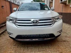 Toyota Highlander SE 2011 White