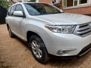 Toyota Highlander SE 2011 White