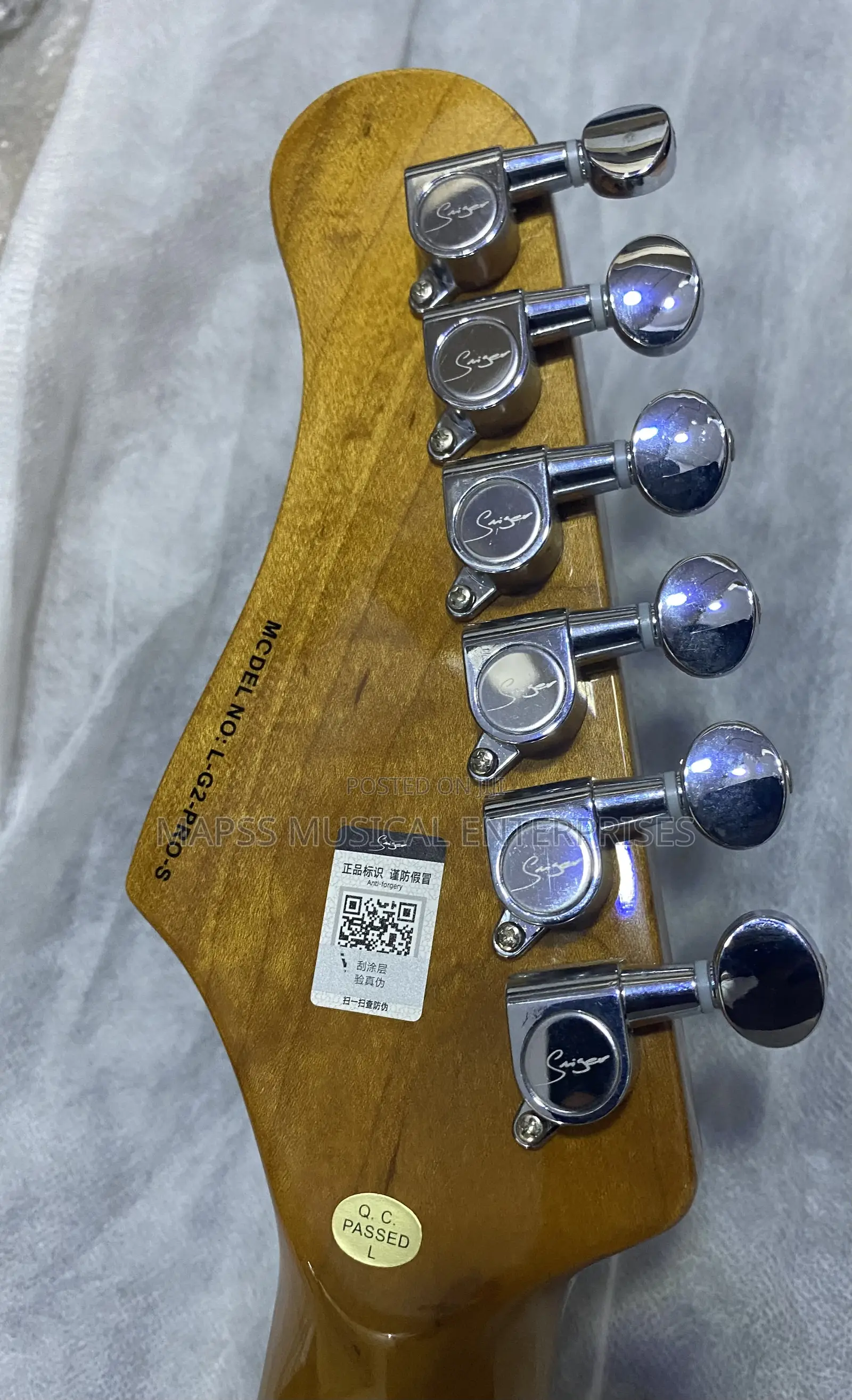 Stratocaster Lg-2-Pro-S S-Style Electric Guitar.