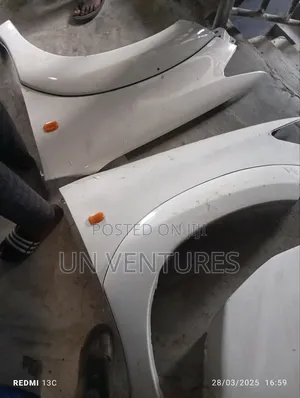 Fender Toyota Hilux 012
