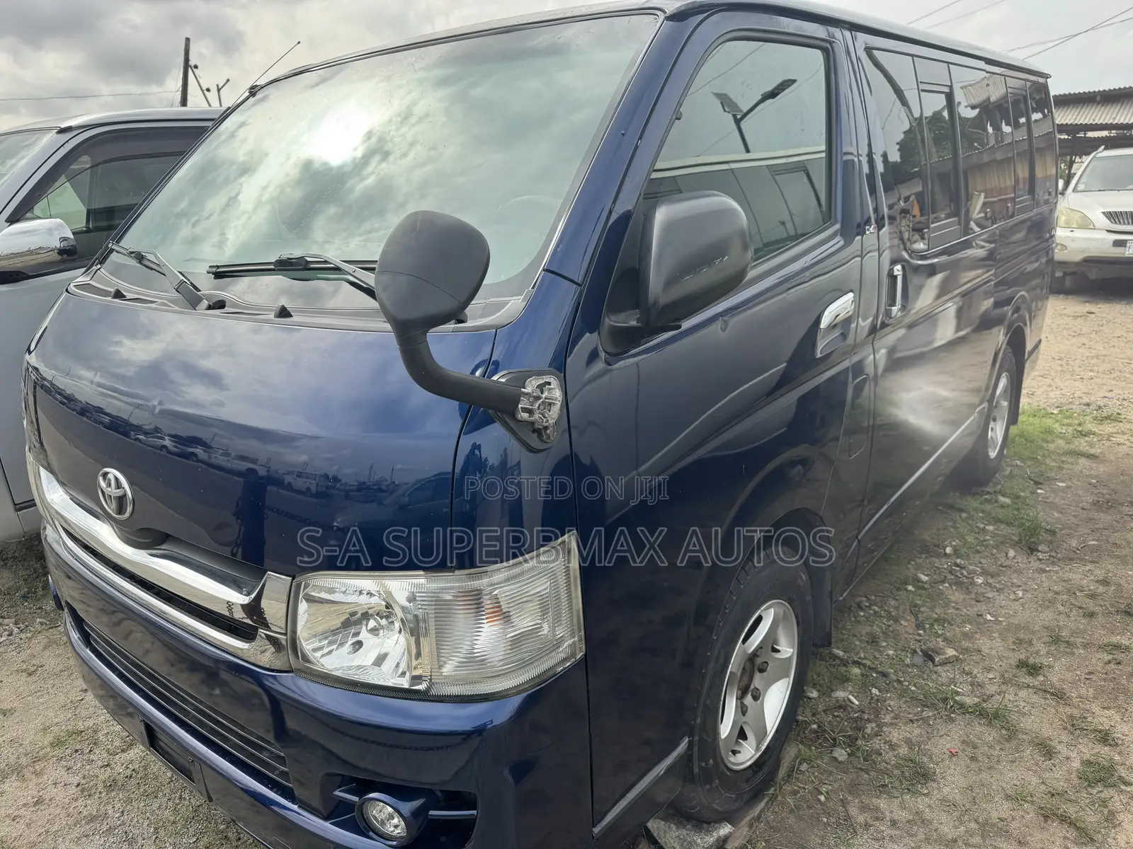 Toyota HiAce 2012 Blue