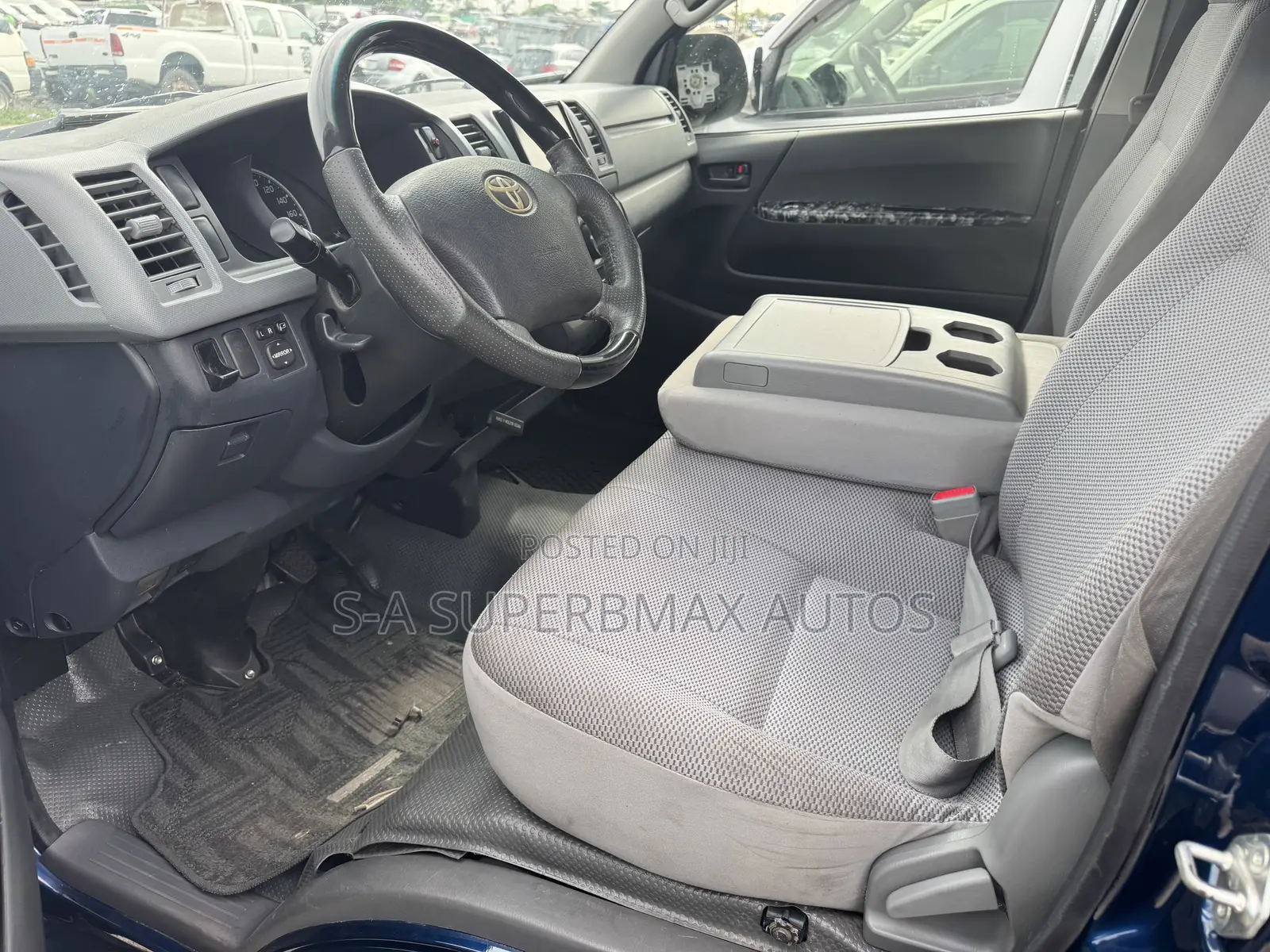 Toyota HiAce 2012 Blue