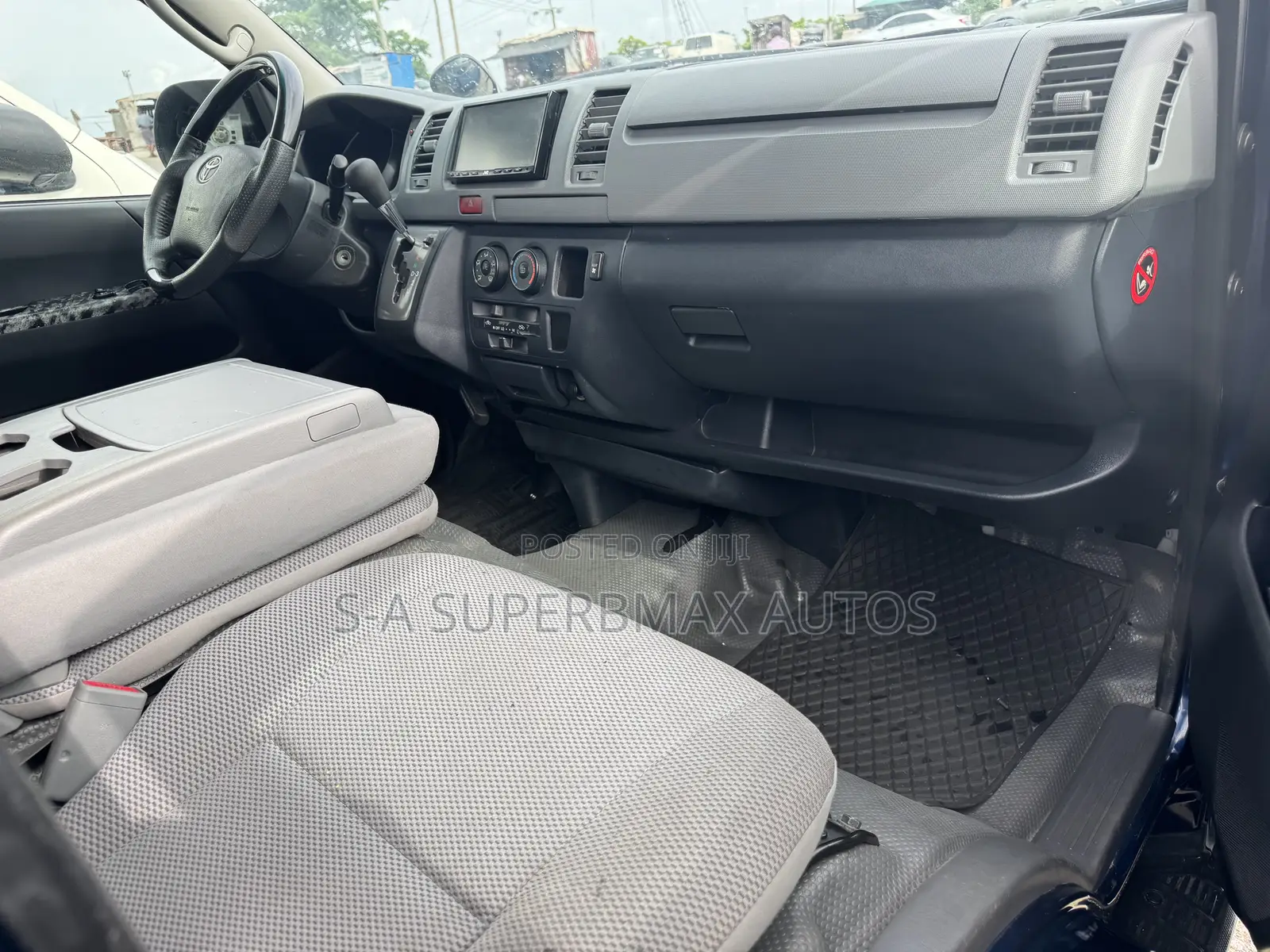 Toyota HiAce 2012 Blue