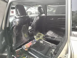 Toyota Highlander Limited Platinum 4dr SUV AWD (3.5L 6cyl 6A) 2015 Gold