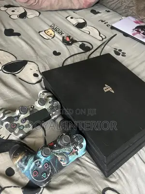 Ps4 Pro With 2pads 7games