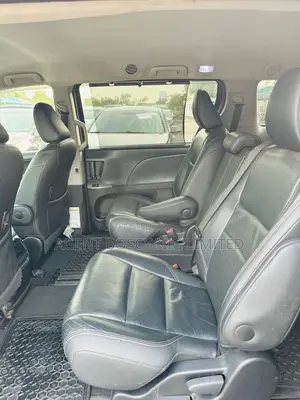 Toyota Sienna XLE 8 Passenger (3.5L 6cyl 6A) 2016 Red