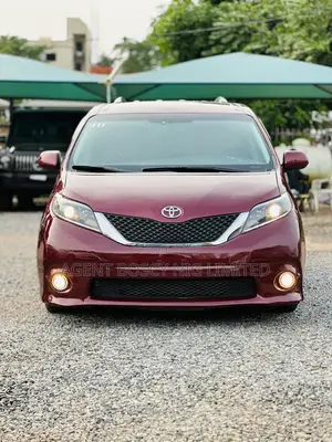 Toyota Sienna XLE 8 Passenger (3.5L 6cyl 6A) 2016 Red
