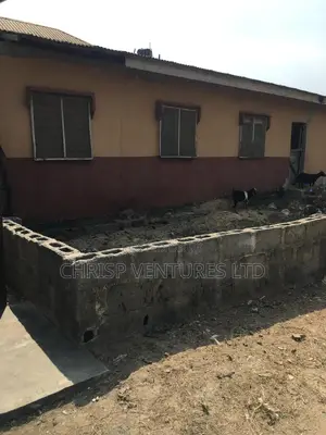 6bdrm Bungalow in Ebute for sale
