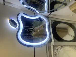 Aesthetic Apple Shaped Led Mirror With 3 Lights