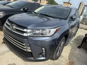 Toyota Highlander XLE 4x2 V6 (3.5L 6cyl 8A) 2018 Blue