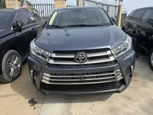 Toyota Highlander XLE 4x2 V6 (3.5L 6cyl 8A) 2018 Blue