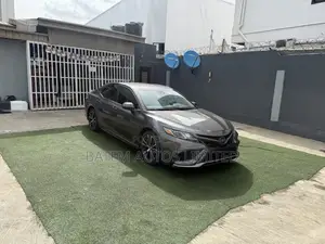 Toyota Camry SE FWD 2020 Gray