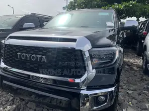 Toyota Sequoia Platinum 4dr SUV 4WD (5.7L 8cyl 6A) 2016 Black