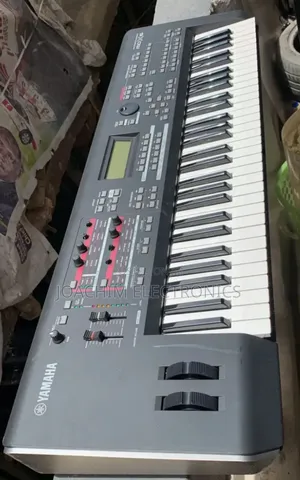 Photo - Yamaha Workstation Motif Mox6