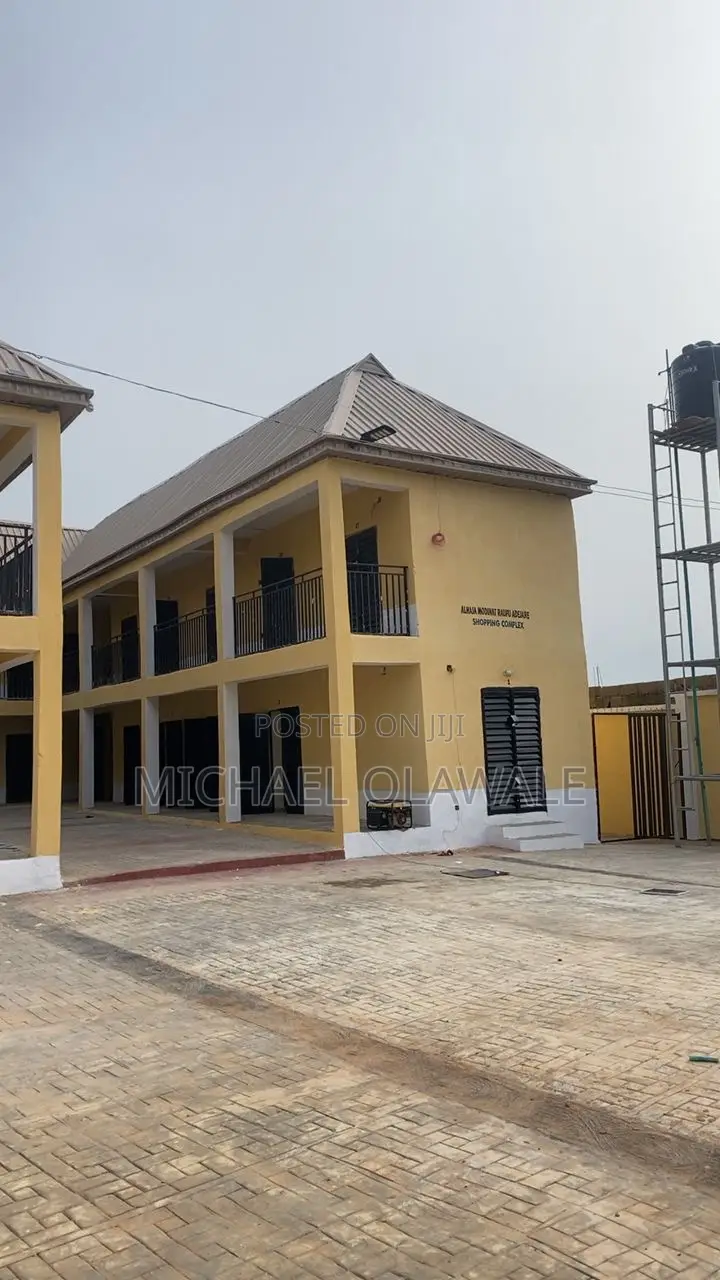 28 Units Shopping Complex
