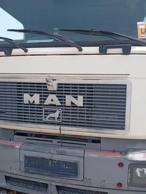 Man Diesel Tractor Head With 6tyres