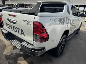 Toyota Hilux Revo Double Cab Petrol 2.7 AWD 2018 White