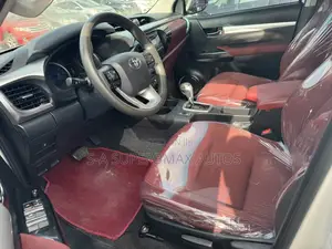 Toyota Hilux Revo Double Cab Petrol 2.7 AWD 2018 White