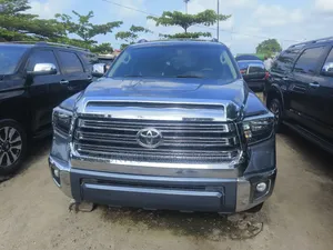 Toyota Sequoia Platinum 4dr SUV 4WD (5.7L 8cyl 6A) 2012 Gray