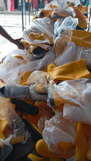 Original Safety Rain Boot Available With Good Price