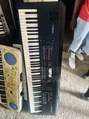 Yamaha Mox8 Keyboard Synthetizer