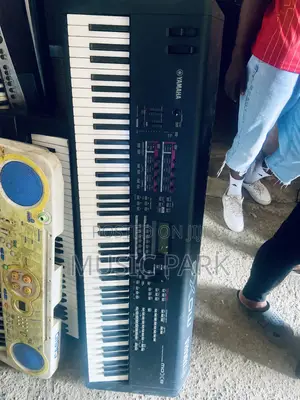 Yamaha Mox8 Keyboard Synthetizer