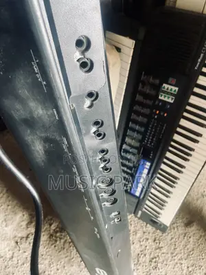 Yamaha Mox8 Keyboard Synthetizer