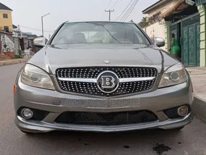 Photo - Mercedes-Benz C300 2009 Gray