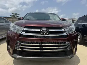Toyota Highlander XLE V6 4x4 (3.5L 6cyl 6A) 2016 Red