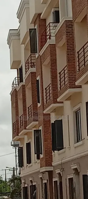 4bdrm Townhouse / Terrace in Lekki Phase 1 for rent