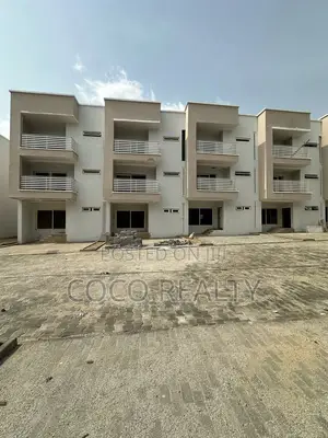 4bdrm Townhouse/Terrace in Utako for sale