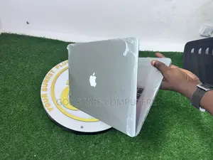 New Laptop Apple MacBook Pro 2015 16GB Intel Core I7 SSD 512GB