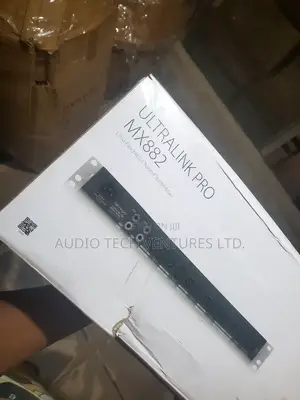 Behringer Ultralink Pro Mx882