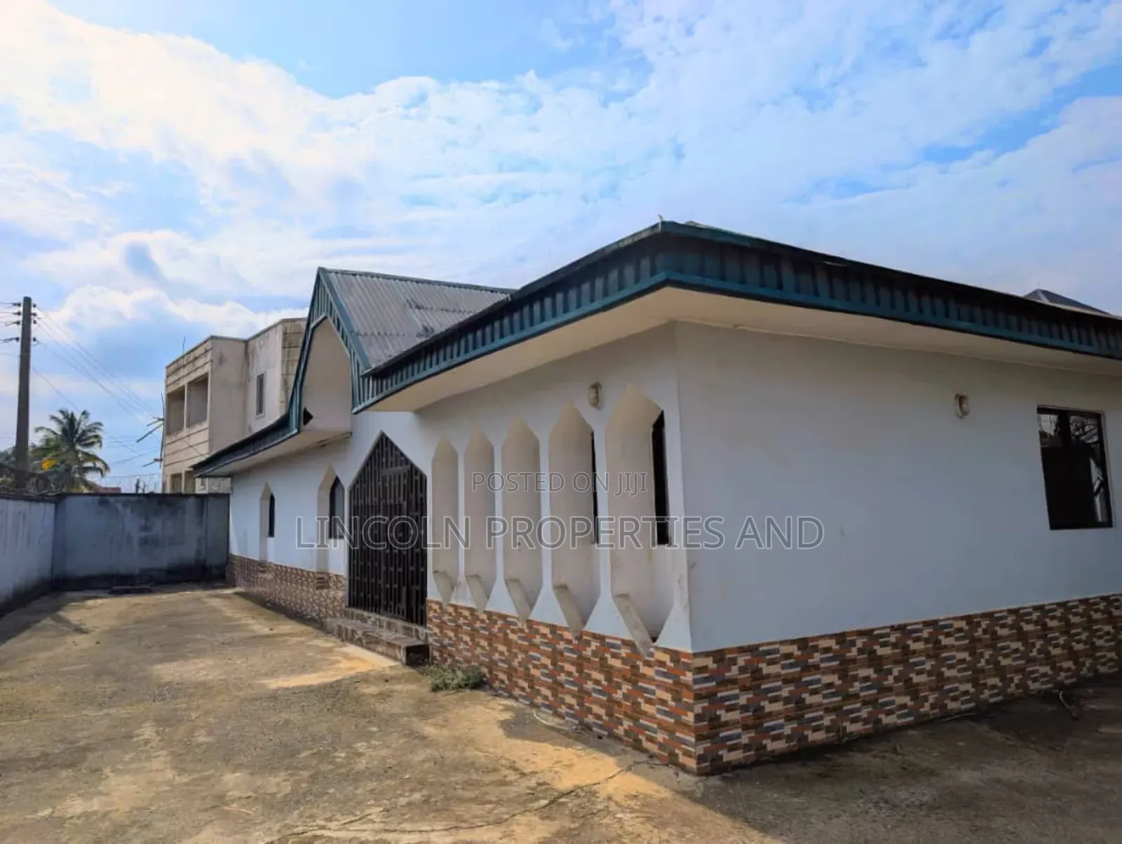 4bdrm Bungalow in Osongama Estate Uyo for sale