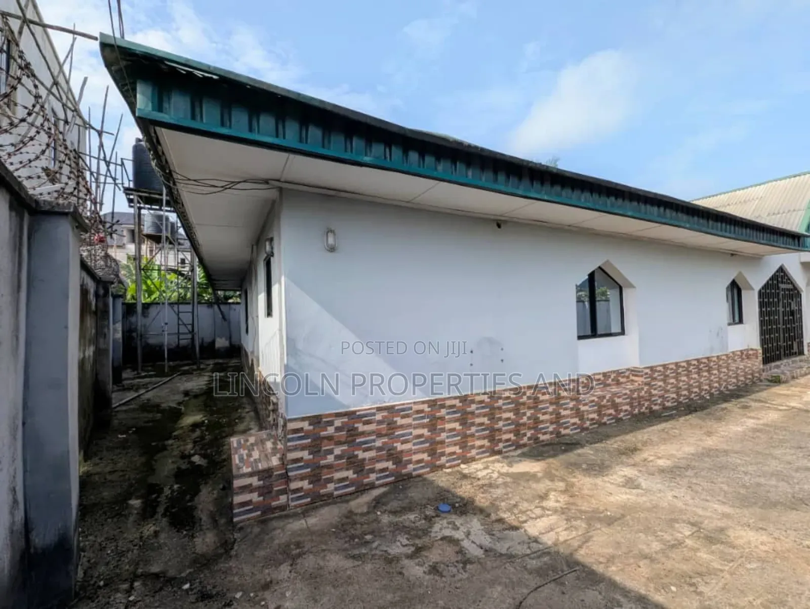 4bdrm Bungalow in Osongama Estate Uyo for sale