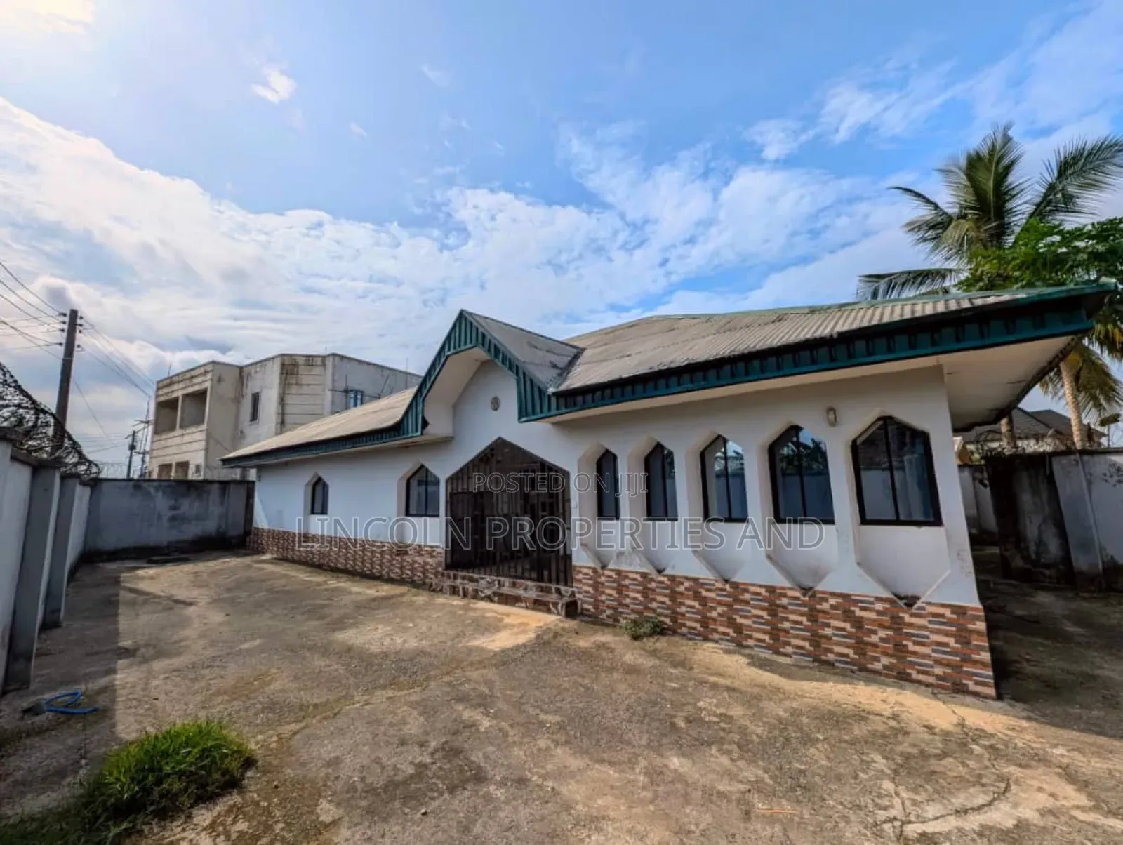 4bdrm Bungalow in Osongama Estate Uyo for sale