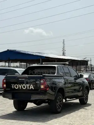 Toyota Hilux 2024 Black