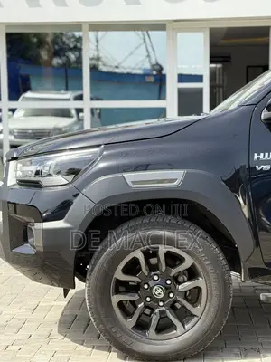 Toyota Hilux 2024 Black