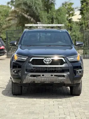 Toyota Hilux 2024 Black