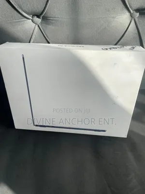 New Laptop Apple MacBook Air 2025 M4 13-inch 16GB Apple M4 SSD 512GB