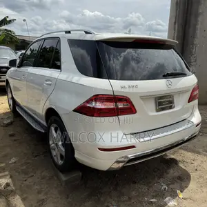 Mercedes-Benz M Class 2015 Off white
