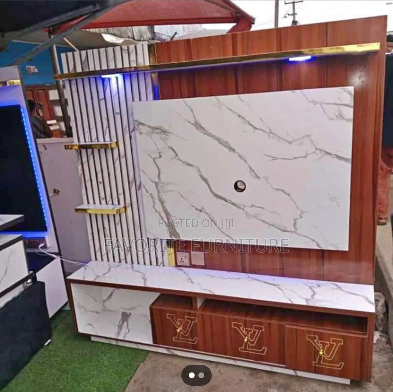 Small Tv Console 5 Ft by 6 Ft